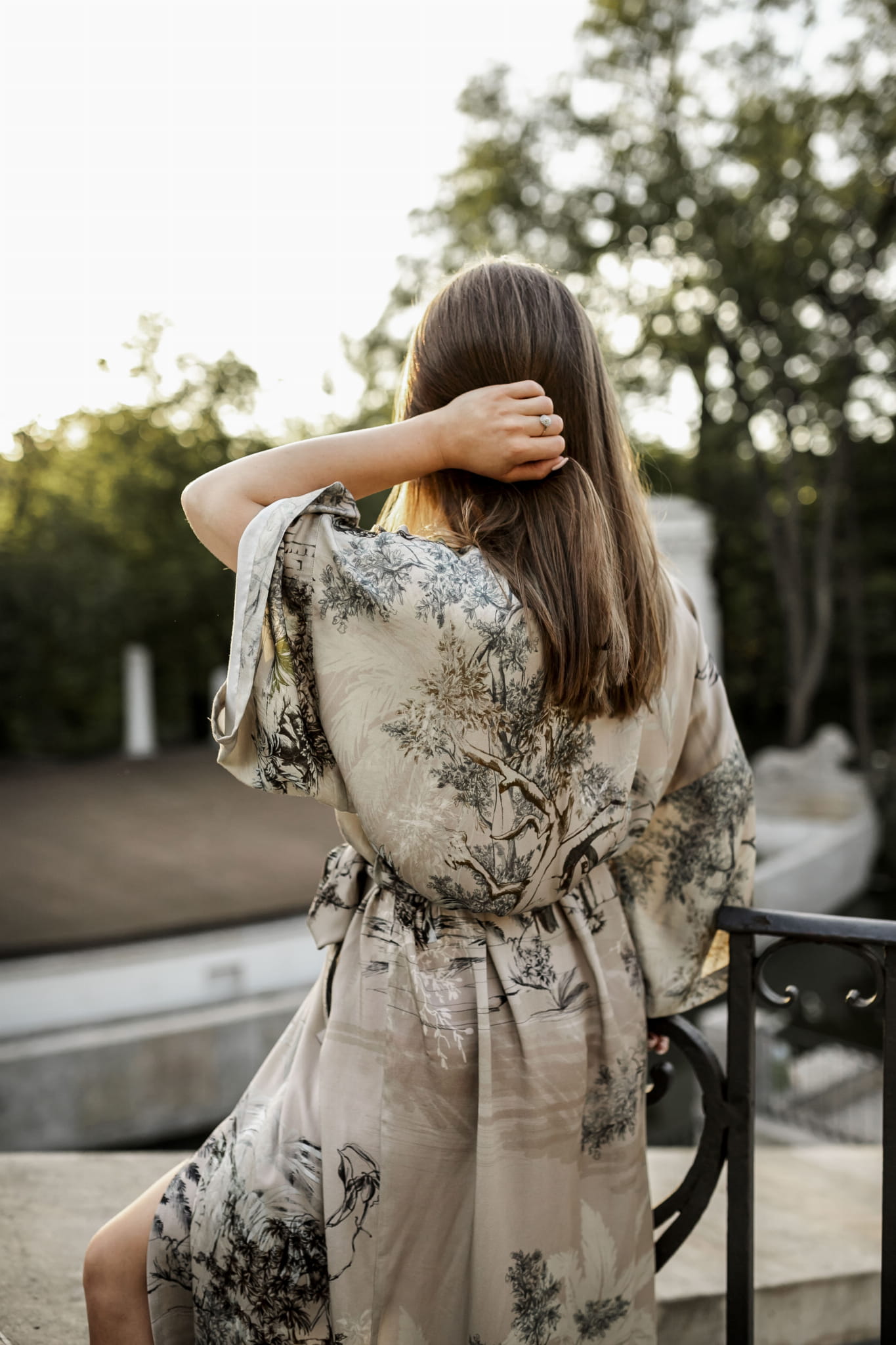 KIMONO JAKO STRÓJ DO KARMIENIA LUB PREZENT NA BABY SHOWER – DLACZEGO JEST LEPSZE NIŻ SZLAFROK?