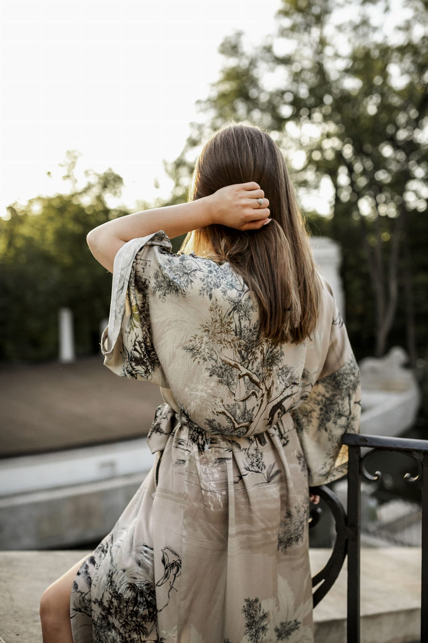KIMONO JAKO STRÓJ DO KARMIENIA LUB PREZENT NA BABY SHOWER – DLACZEGO JEST LEPSZE NIŻ SZLAFROK?