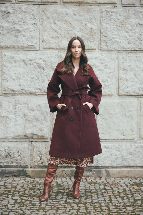 'BORDEAUX' CASHMERE AND WOOL COAT WITH KIMONO-STYLE SLEEVES