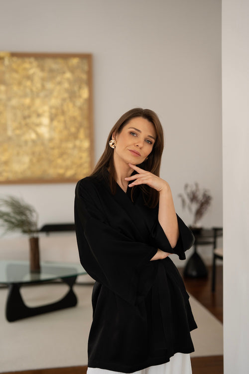 'BLACK DIAMOND' ELEGANCKIE KRÓTKIE CZARNE KIMONO DAMSKIE Z SATYNOWEJ WISKOZY
