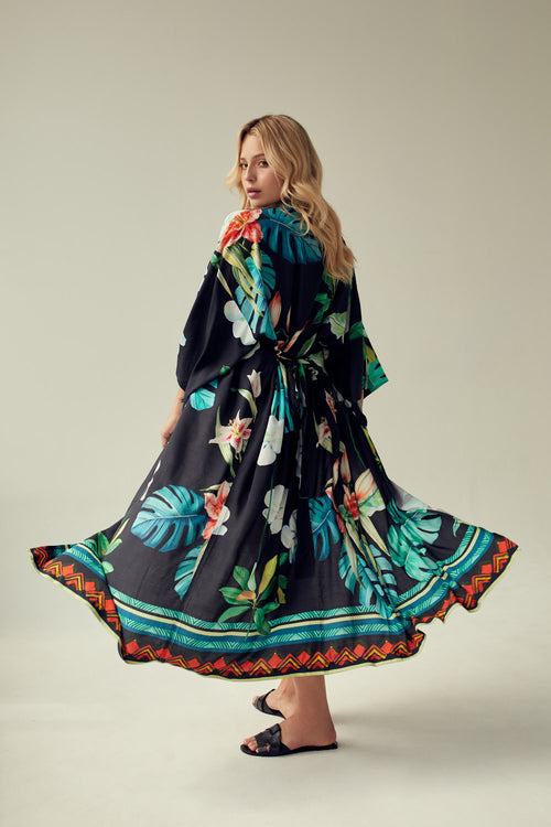 KIMONO PLAŻOWE CZARNE W KWIATY ,MISS INDEPENDENT’