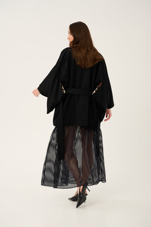 "OYSTER" CZARNE WEŁNIANO-KASZMIROWE KIMONO Z PODSZEWKĄ W GEOMETRYCZNY PRINT