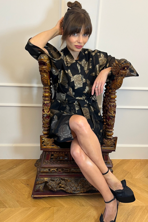‚ROSE MIST' CZARNE ELEGANCKIE KIMONO 100% JEDWABNE HAFTOWANE W ZŁOTE RÓŻE