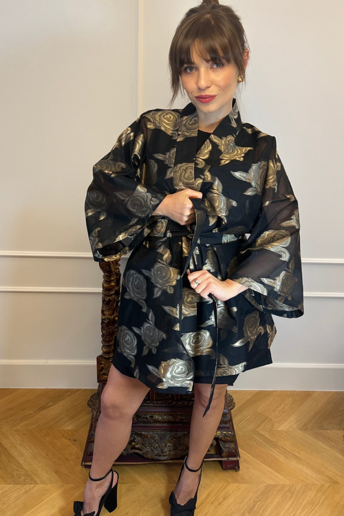 ‚ROSE MIST' CZARNE ELEGANCKIE KIMONO 100% JEDWABNE HAFTOWANE W ZŁOTE RÓŻE