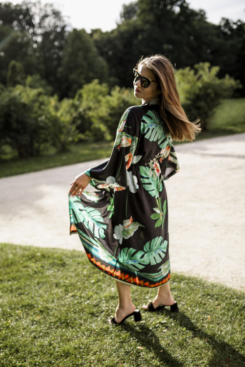 KIMONO PLAŻOWE CZARNE W KWIATY ,MISS INDEPENDENT’