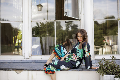 KIMONO PLAŻOWE CZARNE W KWIATY ,MISS INDEPENDENT’