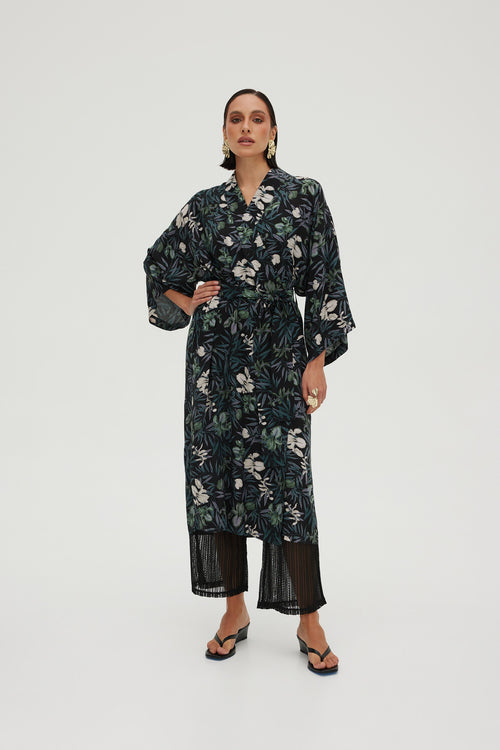 KIMONO Z WŁOSKIEJ WISKOZY W KWIATY — ‘SUMATRA’
