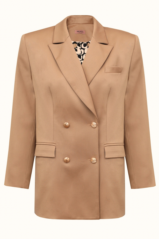 'LUMIÈRE' BEŻOWA MARYNARKA Z WEŁNY I KASZMIRU, ZE ZŁOTYMI GUZIKAMI