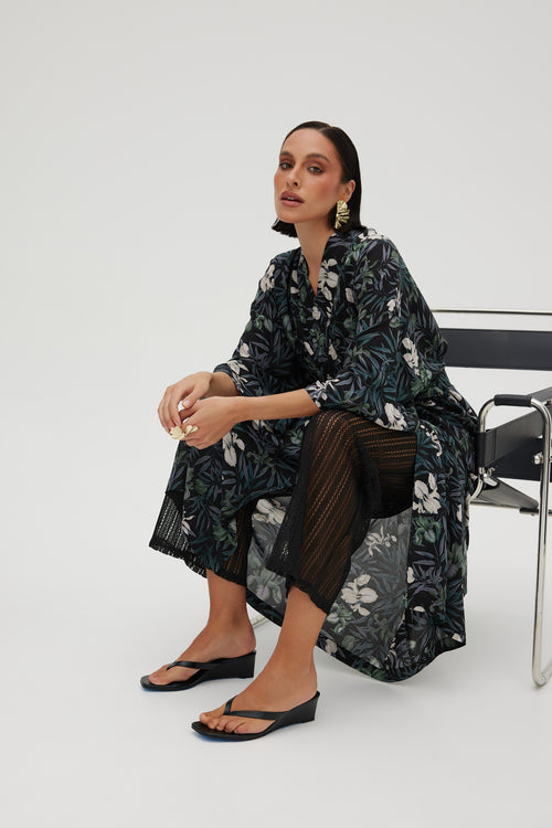 KIMONO Z WŁOSKIEJ WISKOZY W KWIATY — ‘SUMATRA’