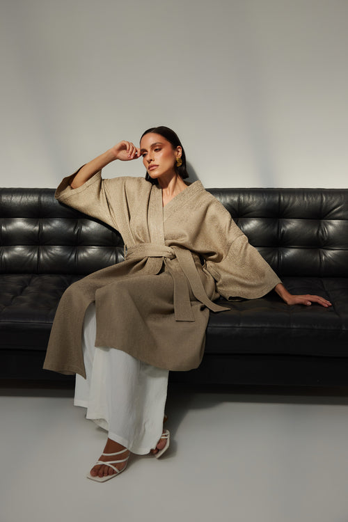 ZŁOTE KIMONO Z WEŁNY I WISKOZY — ‘AL MAHA’