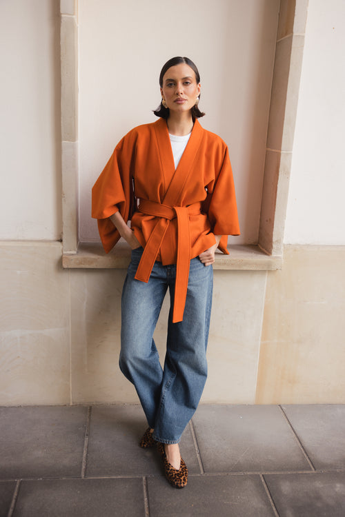 KRÓTKIE WEŁNIANE KIMONO HAORI Z WISKOZOWĄ PODSZEWKĄ – ‘AMBRE’