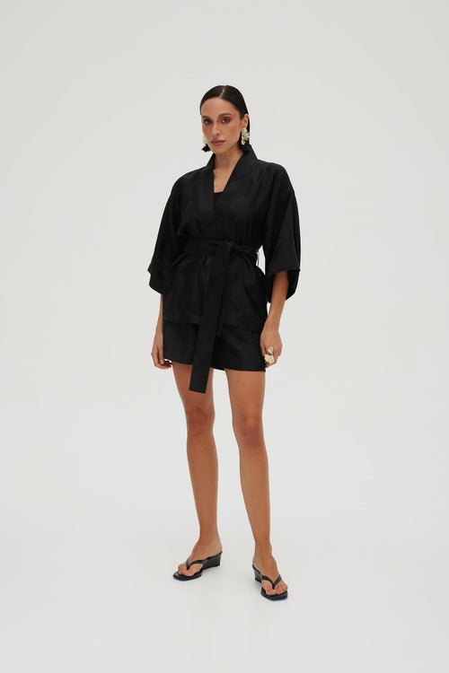 SET KIMONO I SZORTY ZE 100% JEDWABIU W ŻAKARDOWY, KWIATOWY WZÓR — ‚SUMI’