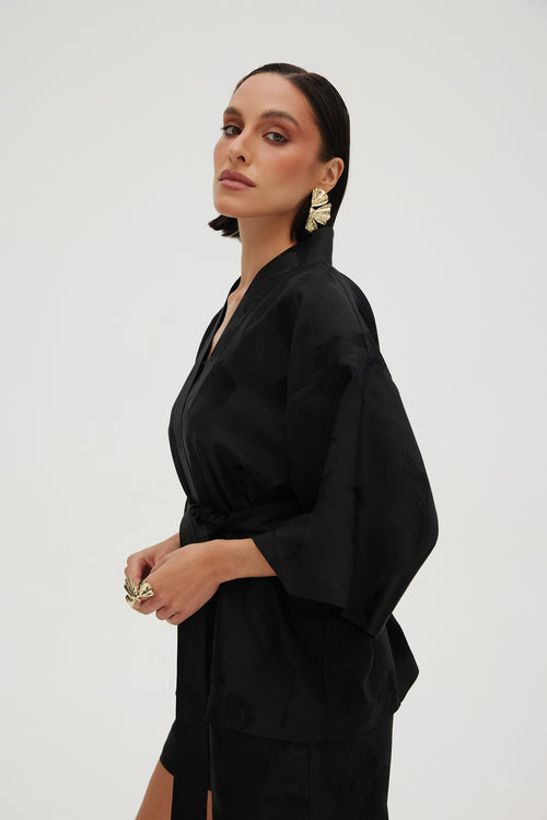 SET KIMONO I SZORTY ZE 100% JEDWABIU W ŻAKARDOWY, KWIATOWY WZÓR — ‚SUMI’