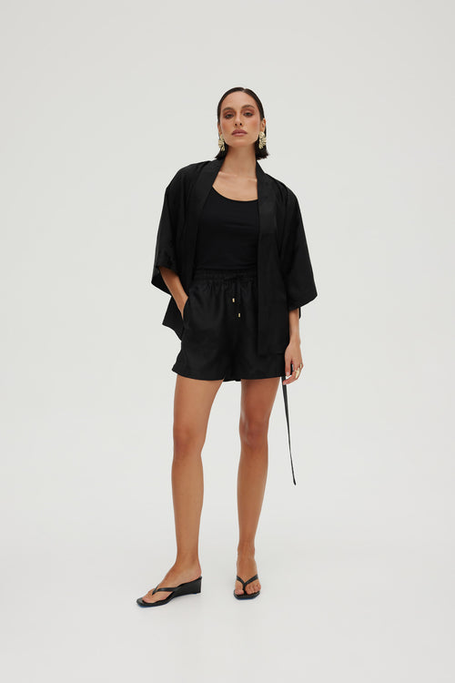 SET KIMONO I SZORTY ZE 100% JEDWABIU W ŻAKARDOWY, KWIATOWY WZÓR — ‚SUMI’