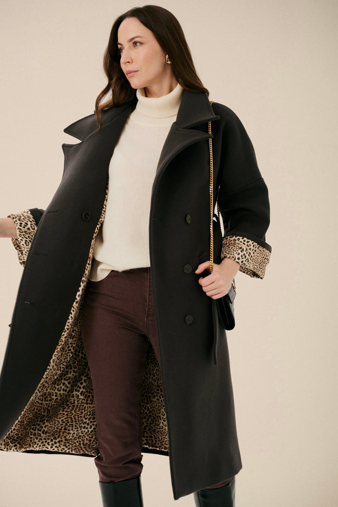 SZARY PŁASZCZ Z KASZMIRU I WEŁNY 'CHARBON' Z RĘKAWAMI W STYLU KIMONO